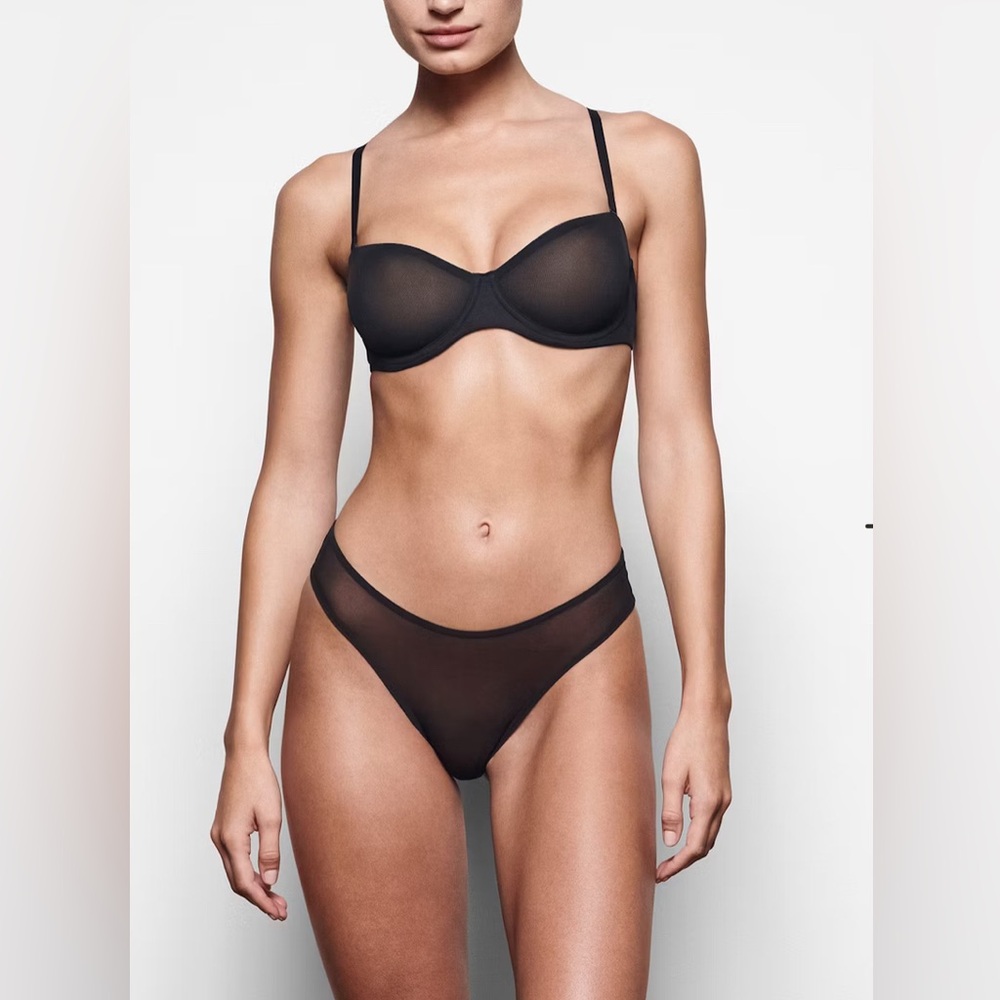 SKIMS ultra fine mesh strapless bra NWT